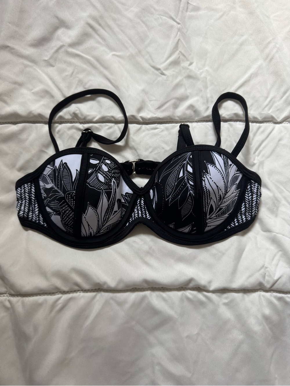 Black & White Printed Underwire Bikini Top 🖤🤍